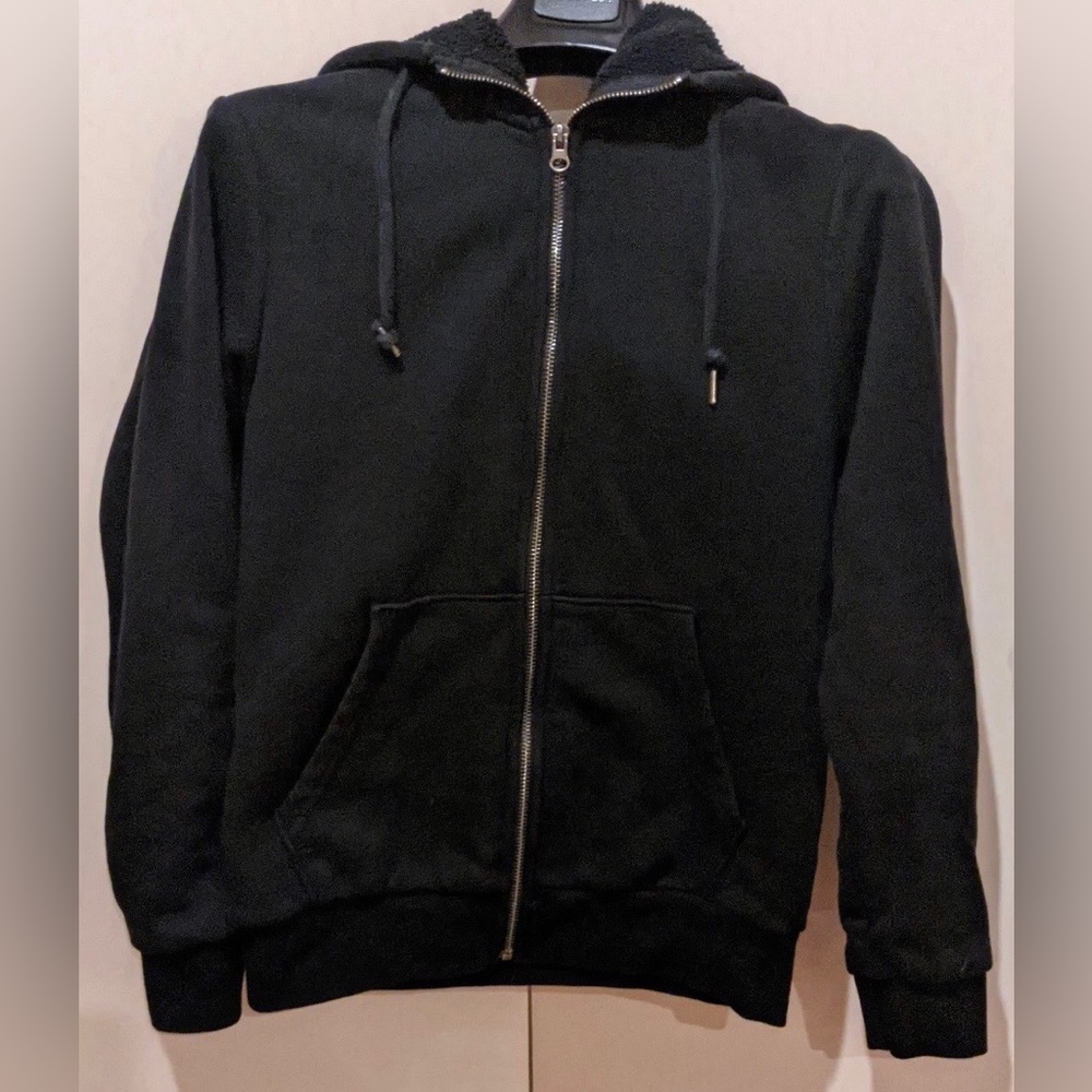 Black Old Navy sweater size extra small boys